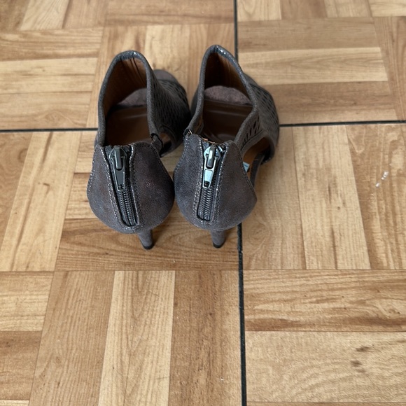 Style and company metallic braided sandals woven size 6 1/2. - Picture 3 of 5